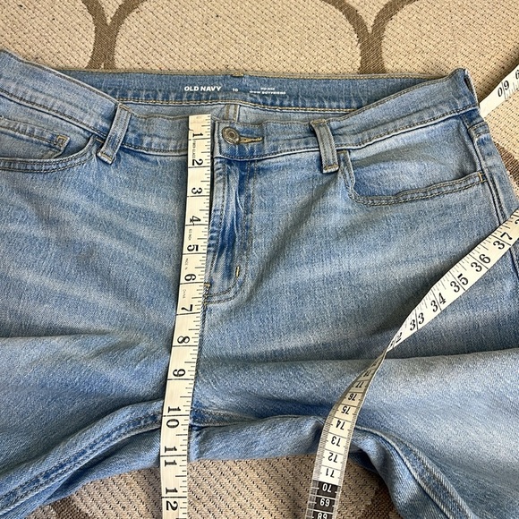 Old Navy Mid-Rise Wow Boyfriend Jeans - Picture 6 of 14